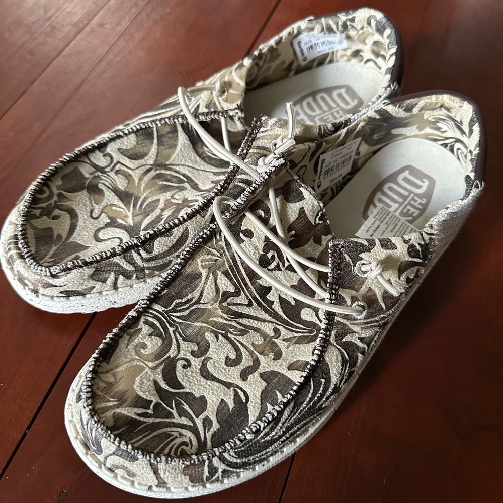 Nwt size 7 hey dude